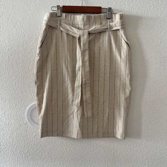 Banana Republic Factory Dresses & Skirts - Banana Republic Factory Tan Pencil Skirt